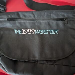 1989 VIP World Tour Black Messenger Bag, Lanyard And Magnet